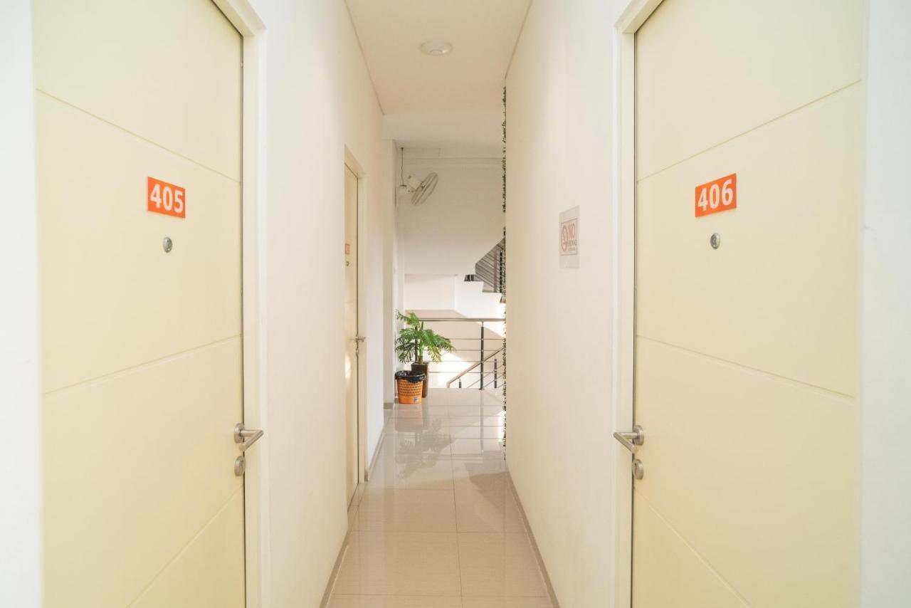 Sans Hotel Kupang Indah Surabaya By Reddoorz Exterior foto