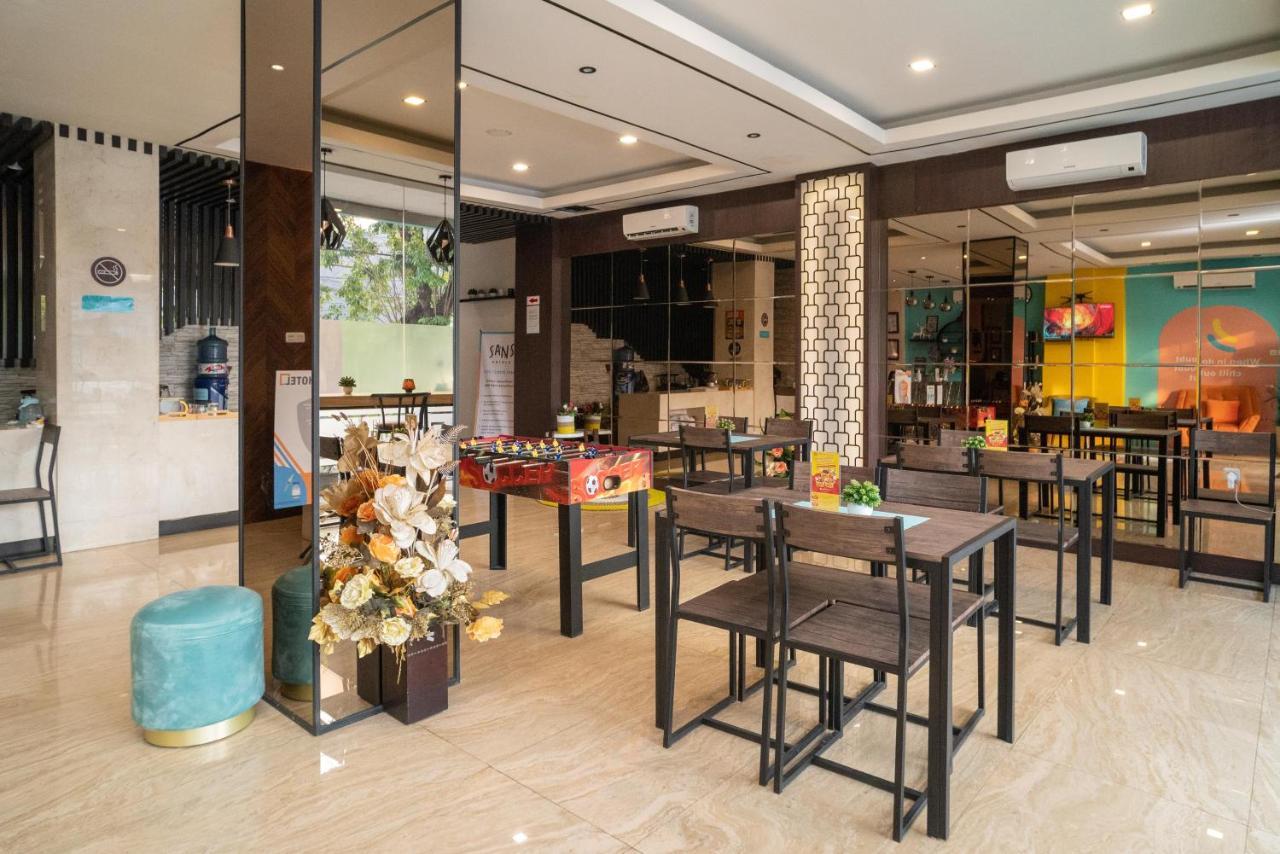 Sans Hotel Kupang Indah Surabaya By Reddoorz Exterior foto