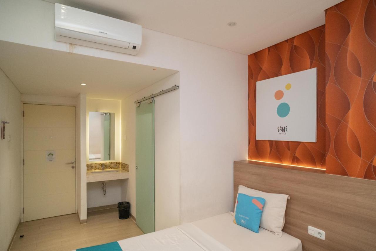 Sans Hotel Kupang Indah Surabaya By Reddoorz Exterior foto
