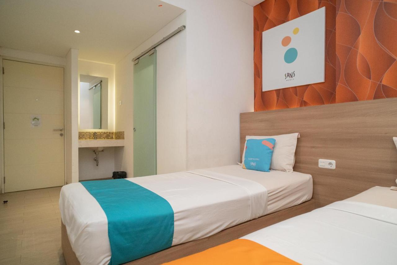 Sans Hotel Kupang Indah Surabaya By Reddoorz Exterior foto