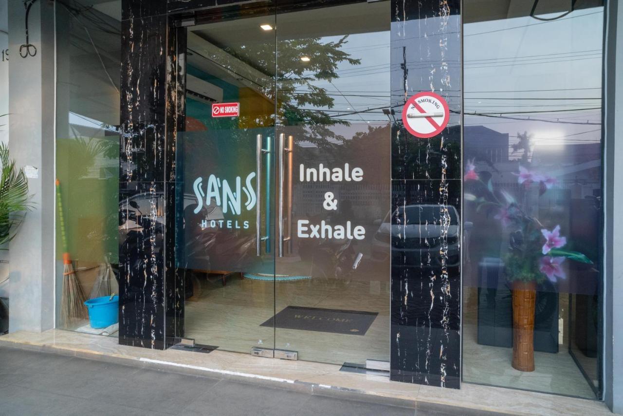 Sans Hotel Kupang Indah Surabaya By Reddoorz Exterior foto