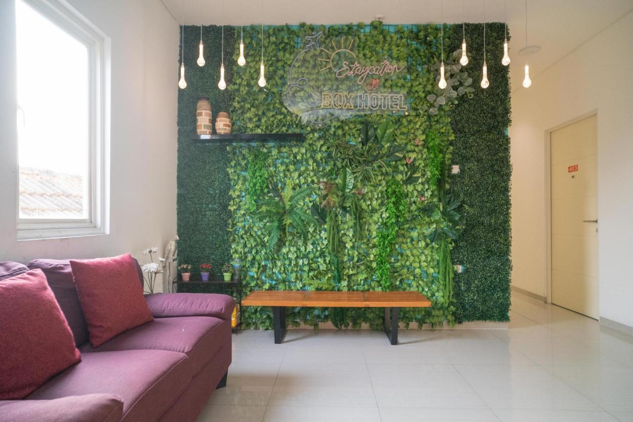 Sans Hotel Kupang Indah Surabaya By Reddoorz Exterior foto