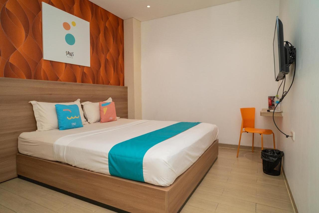 Sans Hotel Kupang Indah Surabaya By Reddoorz Exterior foto