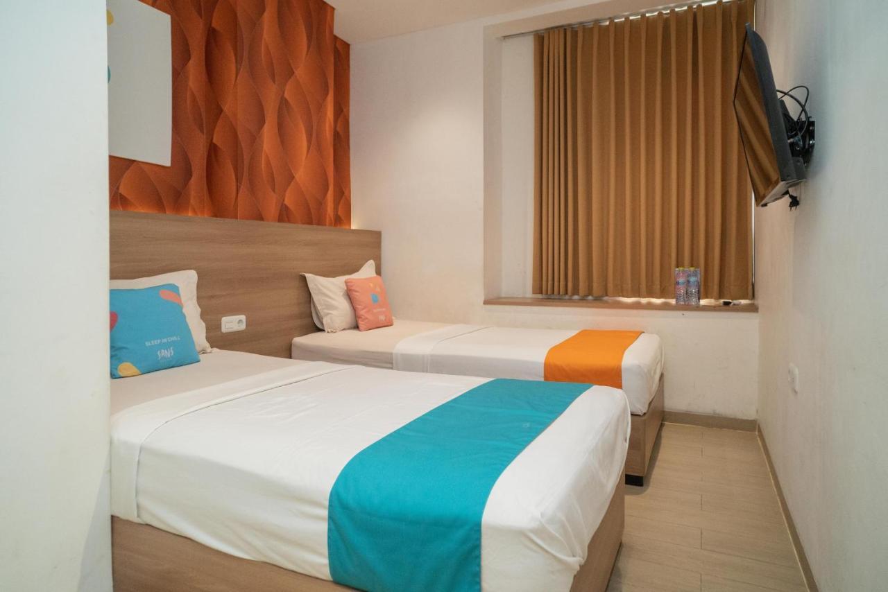 Sans Hotel Kupang Indah Surabaya By Reddoorz Exterior foto