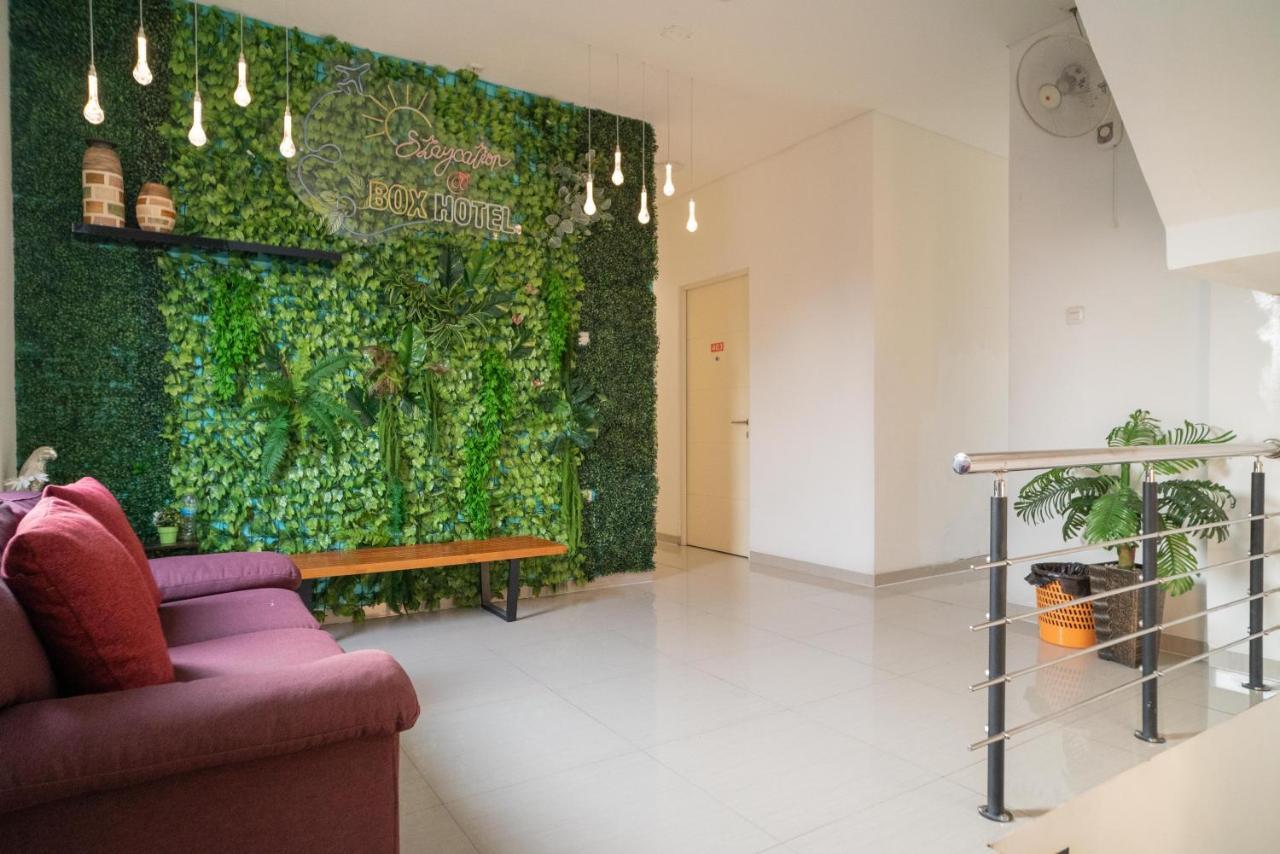 Sans Hotel Kupang Indah Surabaya By Reddoorz Exterior foto