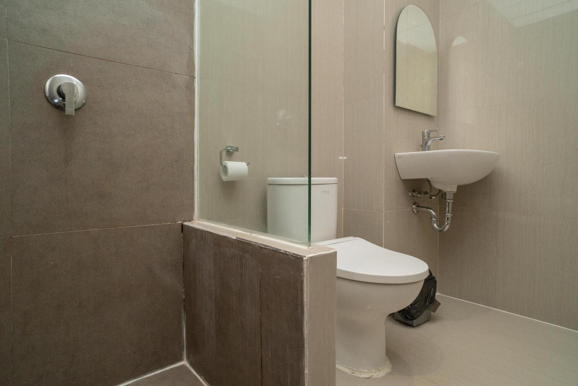 Sans Hotel Kupang Indah Surabaya By Reddoorz Exterior foto