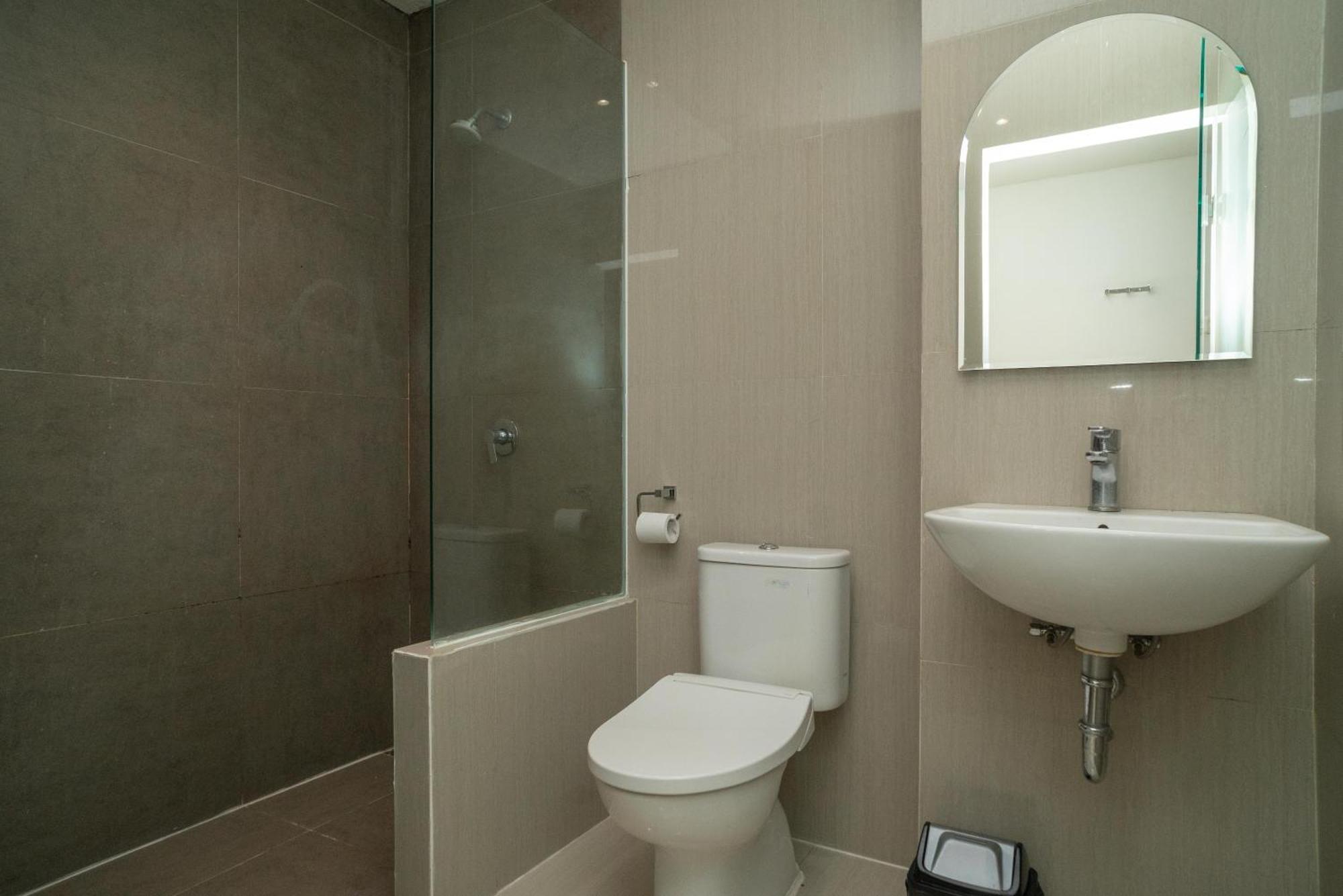 Sans Hotel Kupang Indah Surabaya By Reddoorz Exterior foto